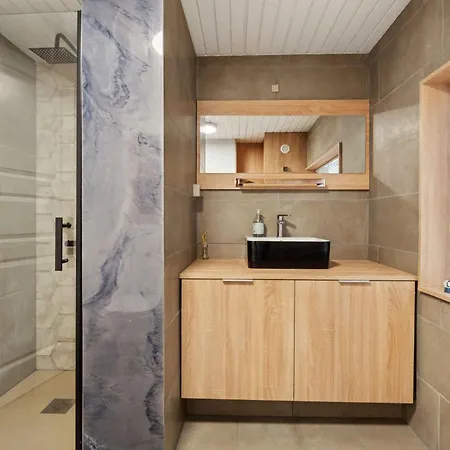 Farm stay Cosy And Modern House In Peaceful Setting *