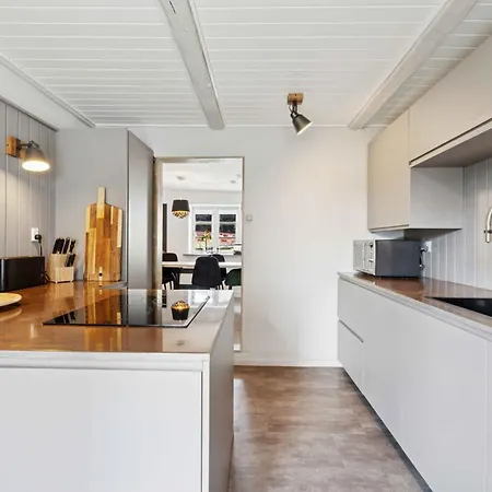 Cosy And Modern House In Peaceful Setting *