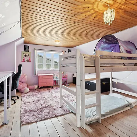 Cosy And Modern House In Peaceful Setting *