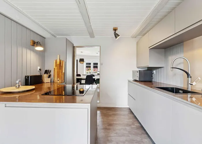 Cosy And Modern House In Peaceful Setting *