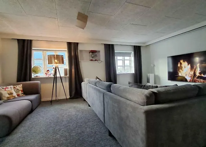 Cosy And Modern House In Peaceful Setting