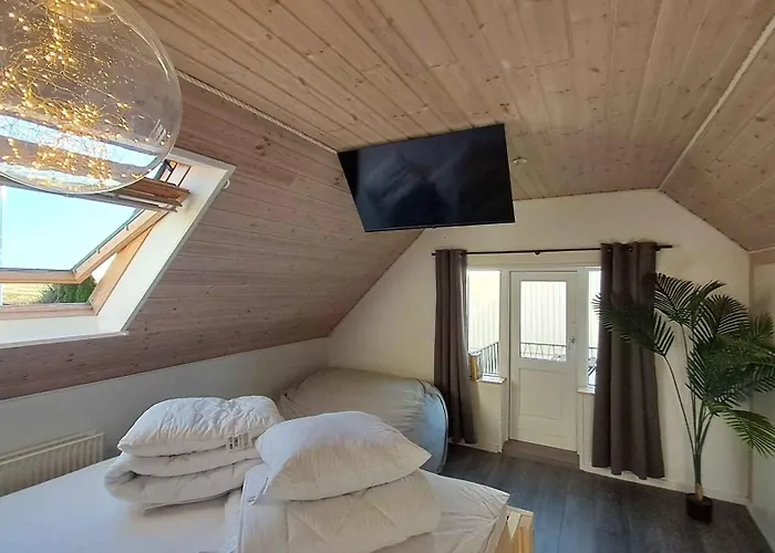 Farm stay Cosy And Modern House In Peaceful Setting *