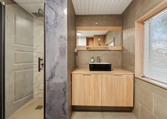 Cosy And Modern House In Peaceful Setting